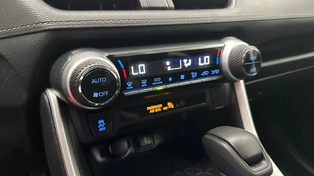 Certified Used 2022 Silver Toyota LE image 26