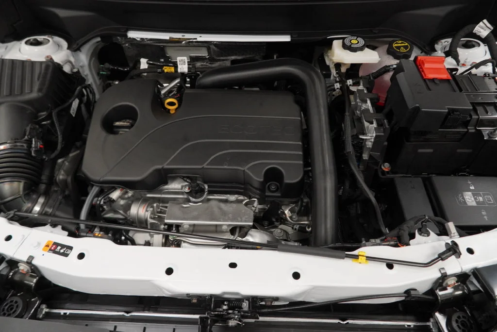 New 2027 Summit White Chevrolet LT image 40