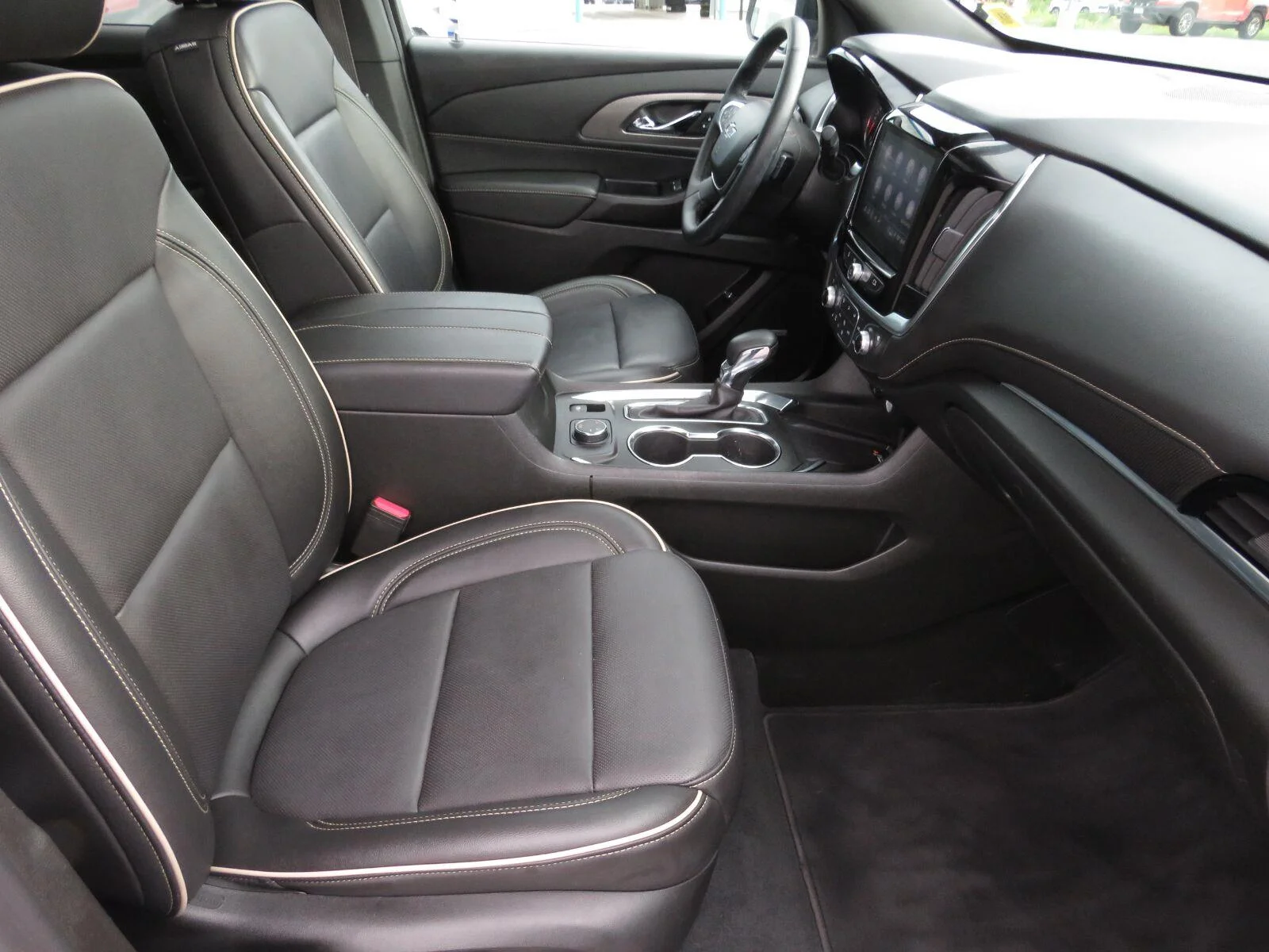 Used 2023 IRIDESCENT PEARL TRICOAT Chevrolet Premier image 18