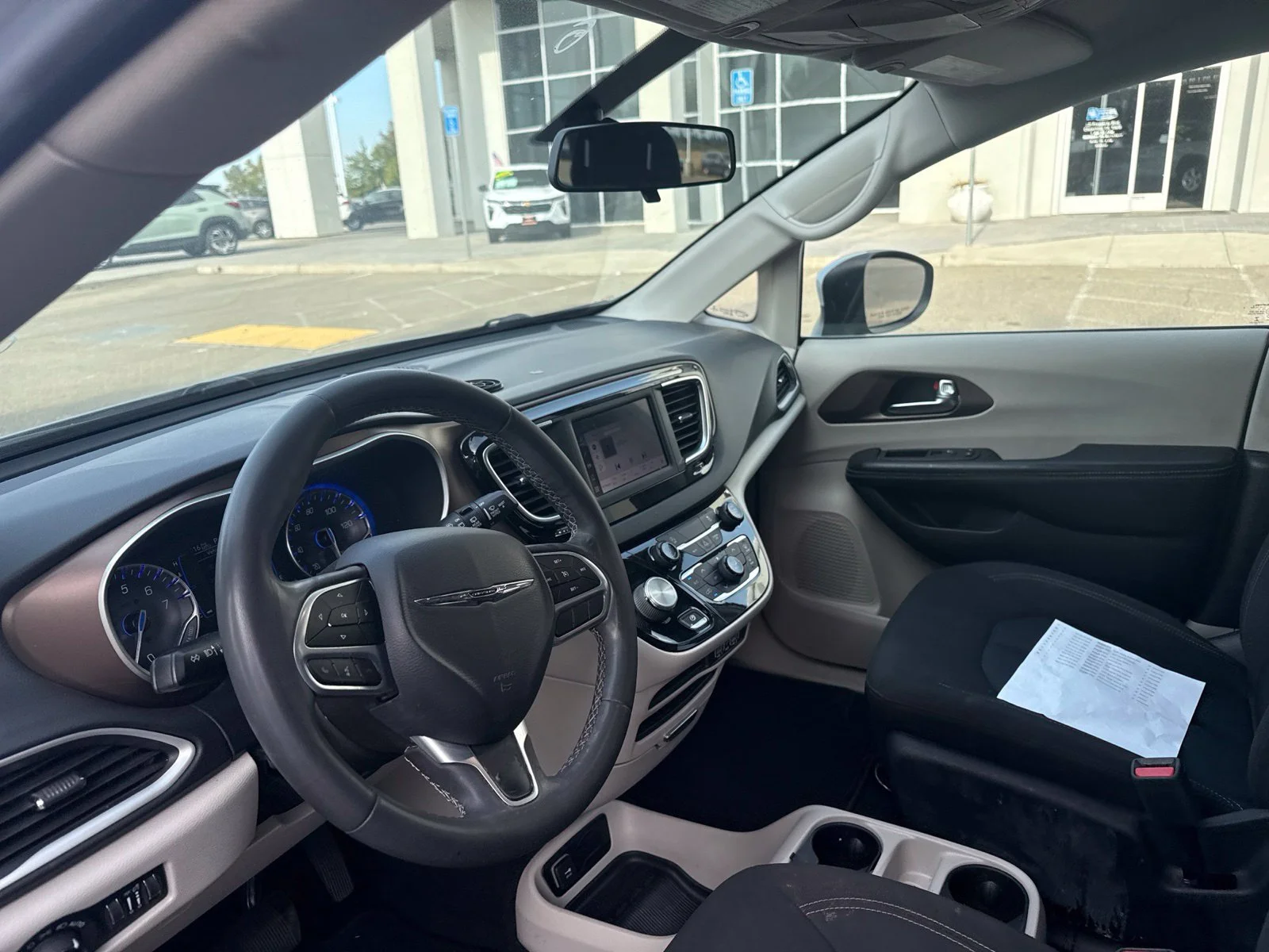 Used 2022 Silver Chrysler LX image 9