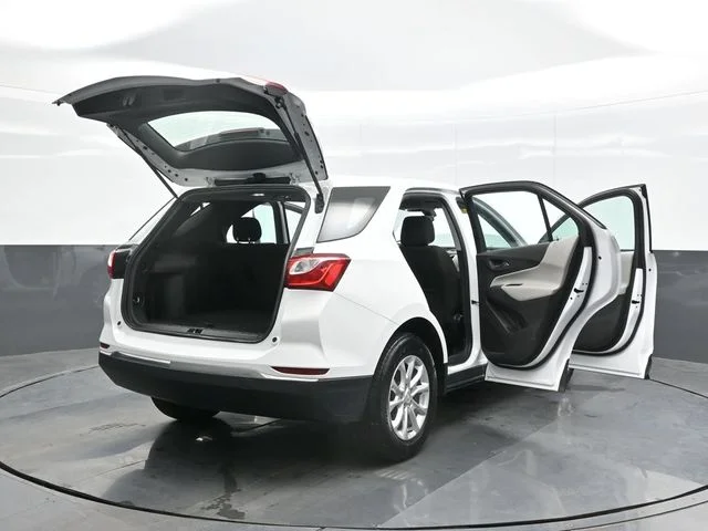 Used 2018 White Chevrolet LS image 29