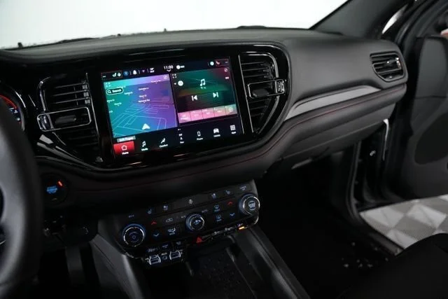 New 2026 Diamond Black Clear-Coat Exterior Paint Dodge GT Plus image 7