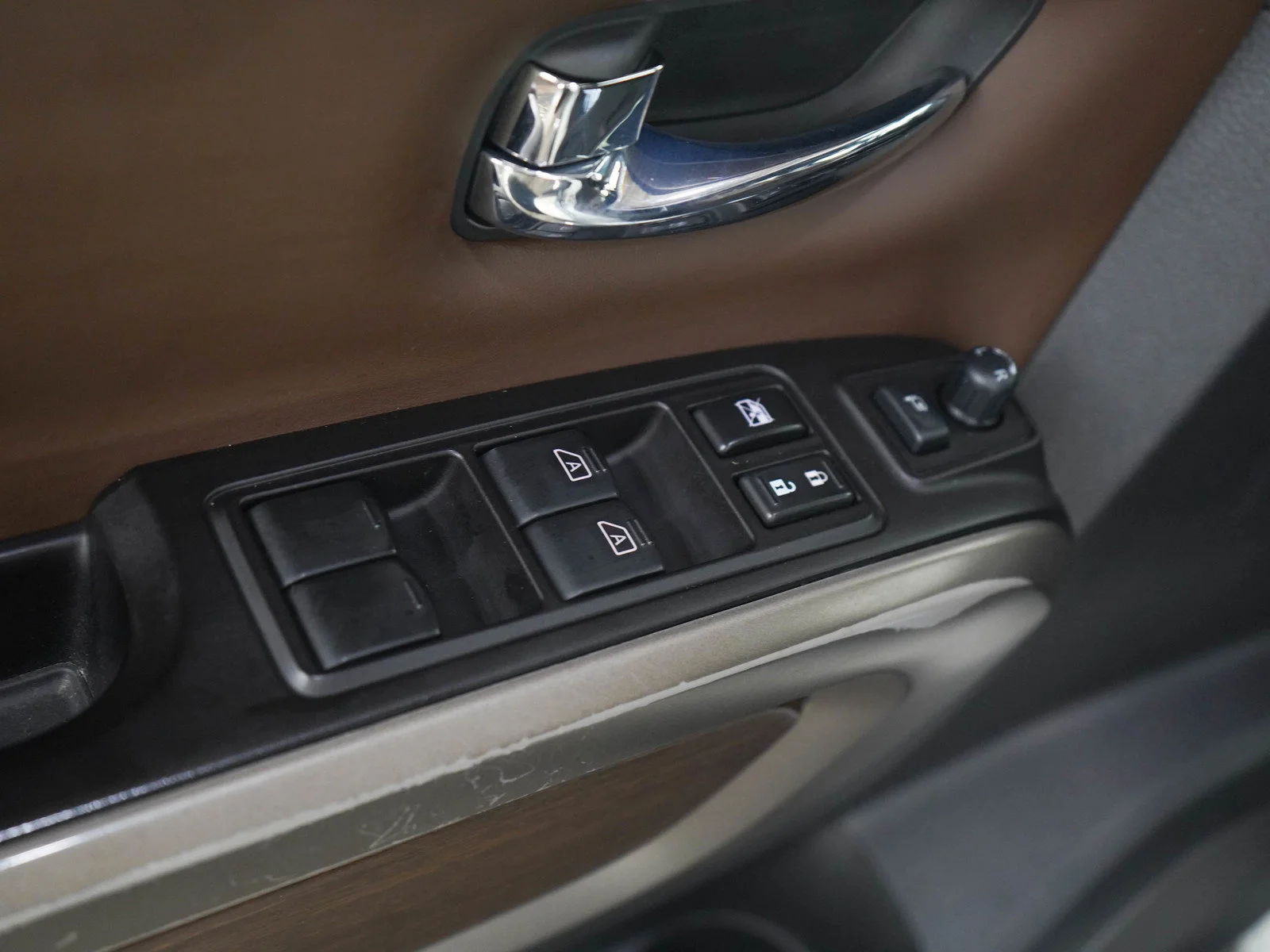 Used 2021 Pearl White Metallic Nissan Platinum Reserve image 19