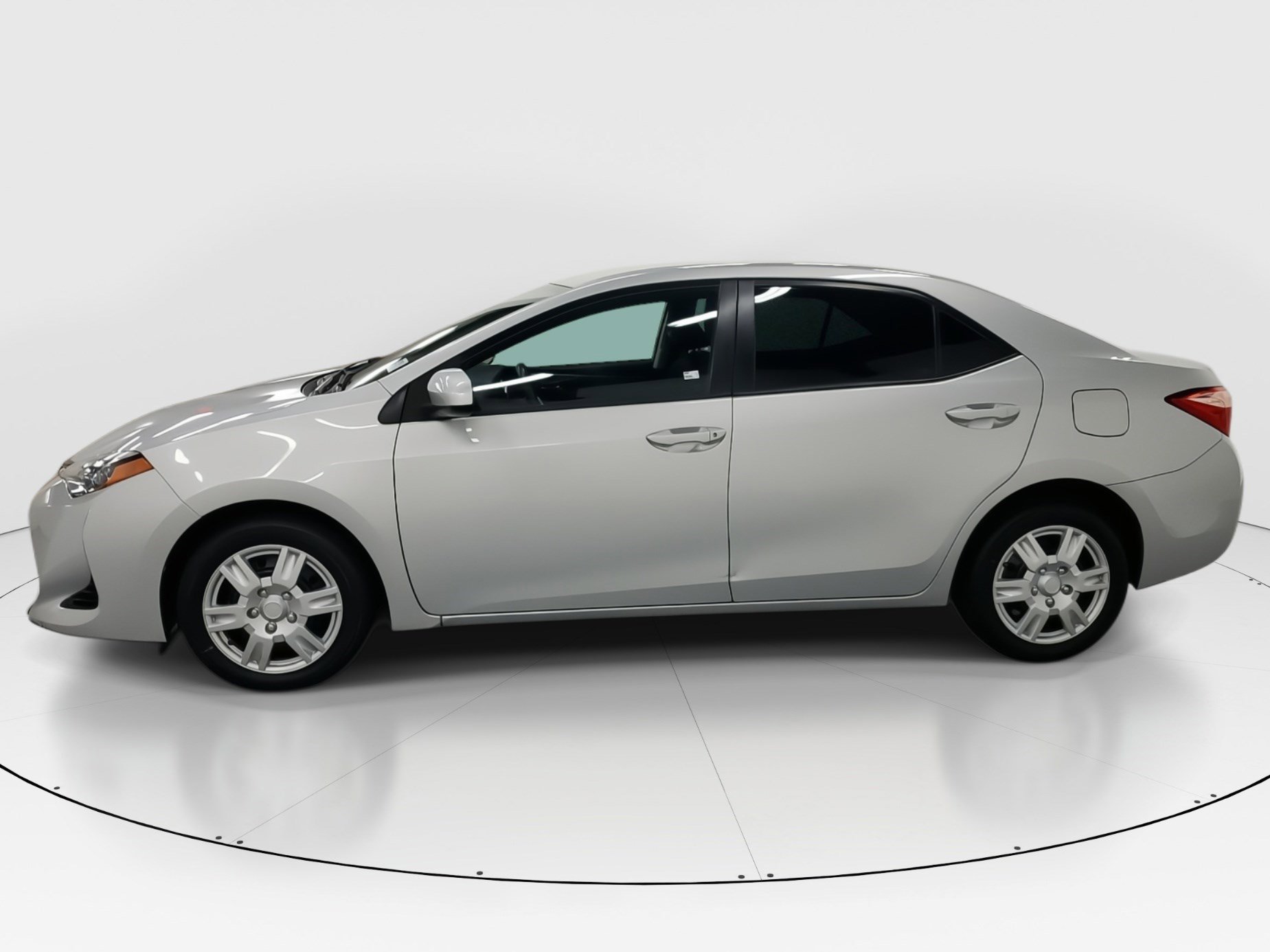 Used 2019 Classic Silver Metallic Toyota LE image 4