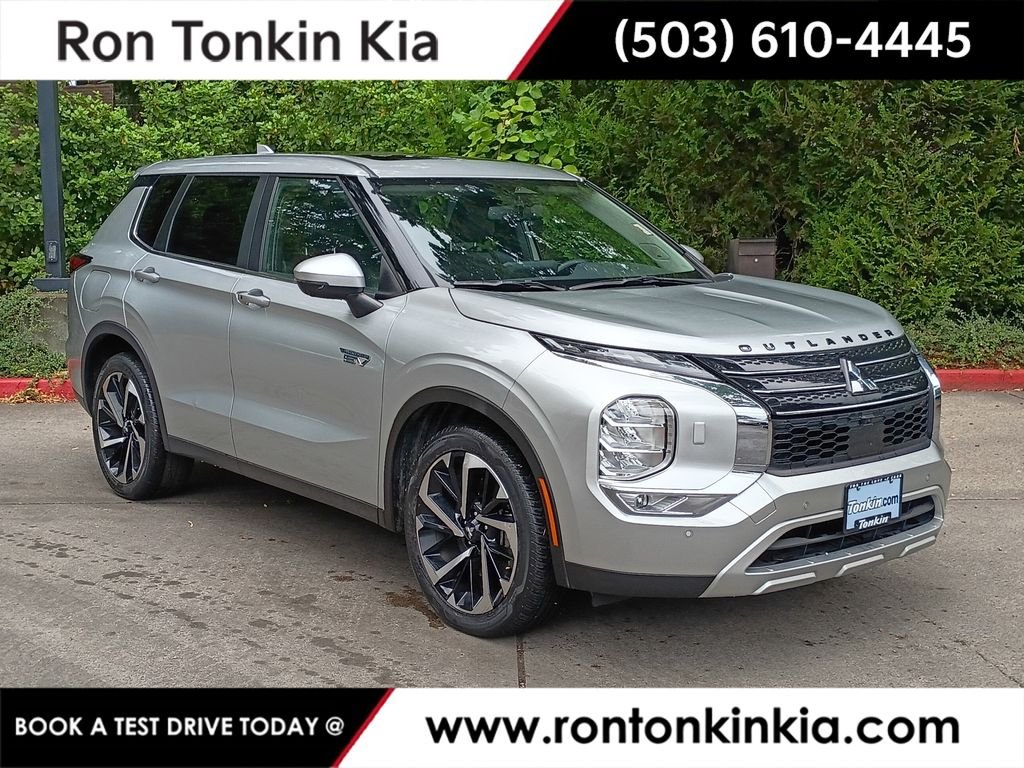 Used 2023 Alloy Silver Metallic Mitsubishi SE image 1