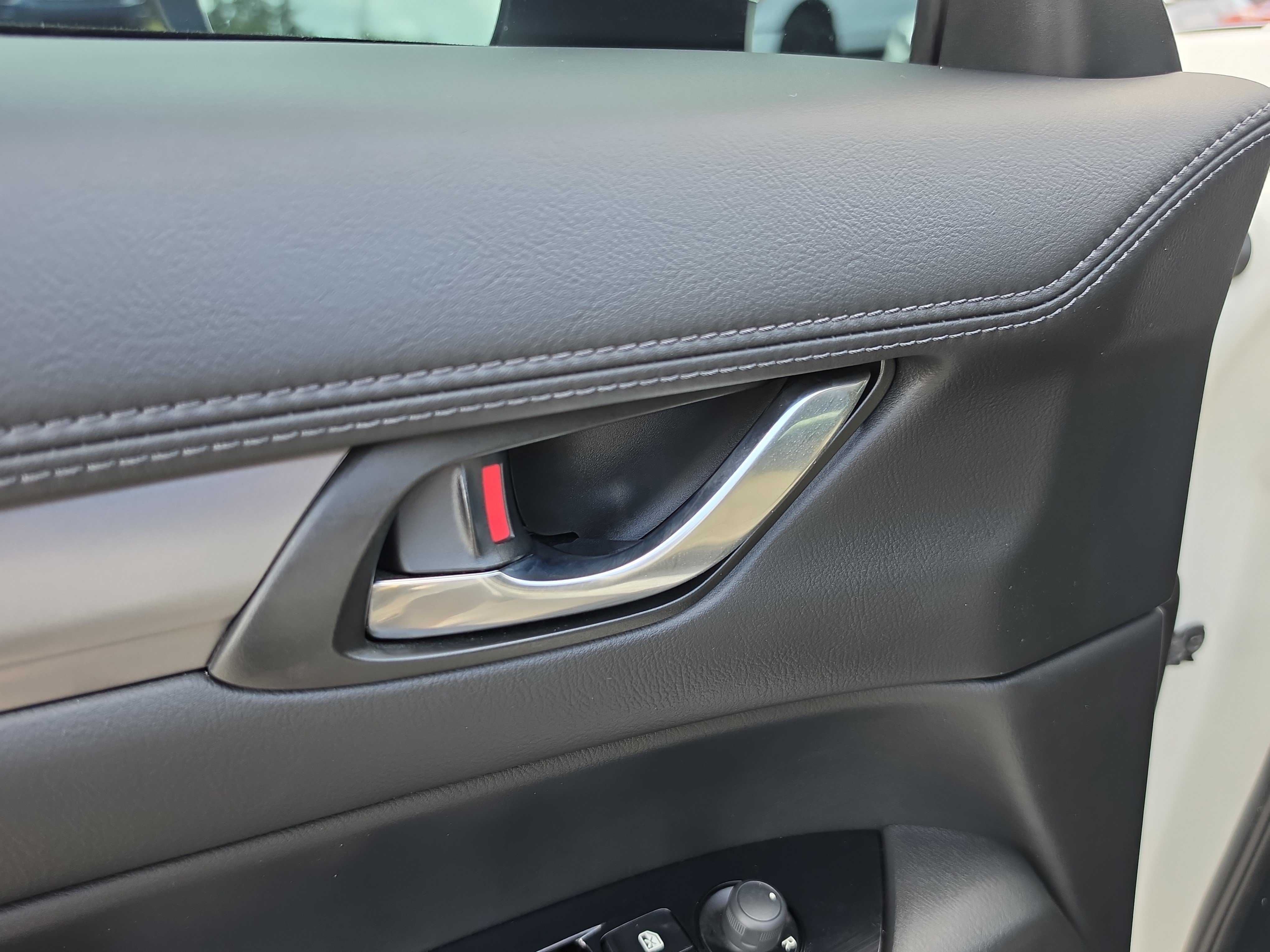 Used 2018 Snowflake White Pearl Mica Mazda Touring image 19
