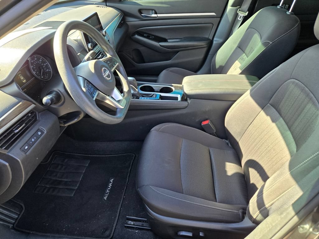 Used 2023 Gun Metallic Nissan 2.5 SV image 3