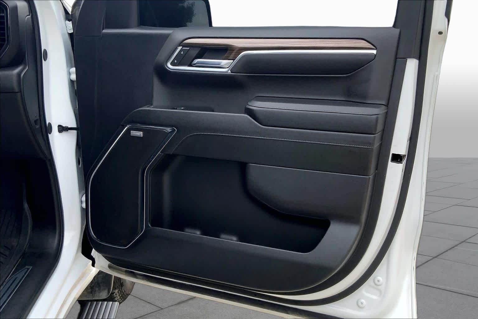 Used 2024 Summit White Chevrolet RST image 23