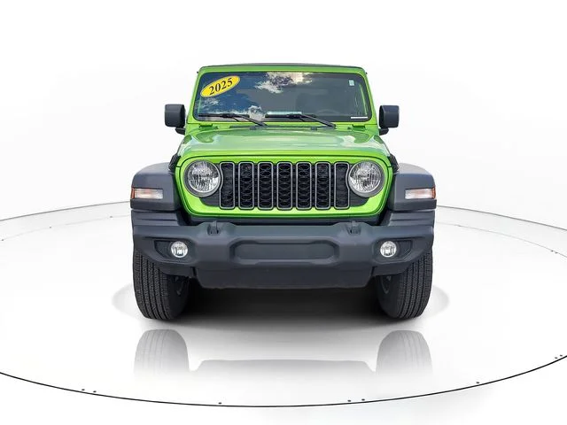 Used 2025 Green Jeep Sport S image 2