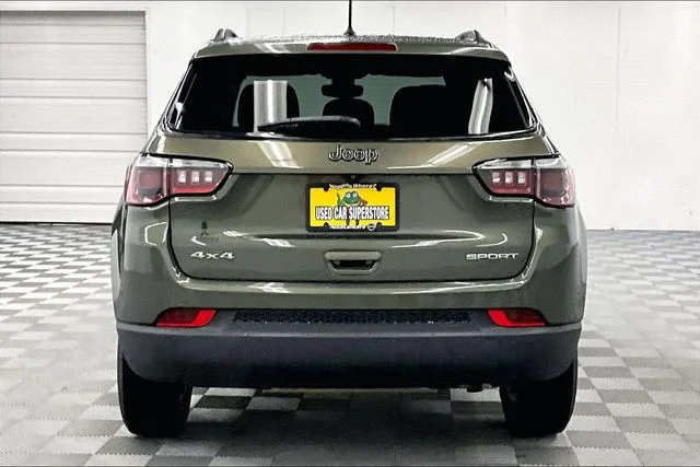 Used 2018 Olive Green Pearlcoat Jeep Sport image 4