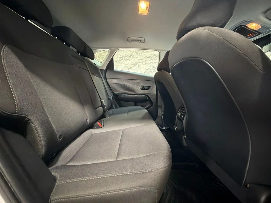 Used 2025 Atlas White Hyundai SEL image 13