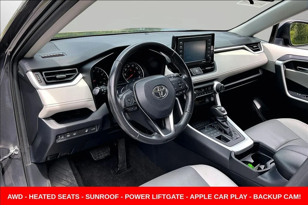Used 2020 Gray Toyota XLE Premium image 17