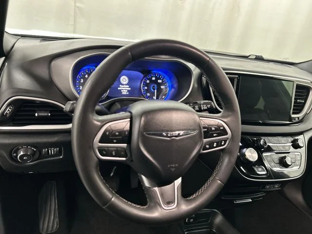 Used 2025 Black Chrysler Select image 8