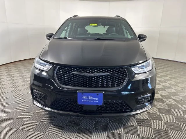 Certified 2025 Chrysler Pacifica Limited with VIN 2C4RC1GG8SR511567 for sale in Shakopee, Minnesota