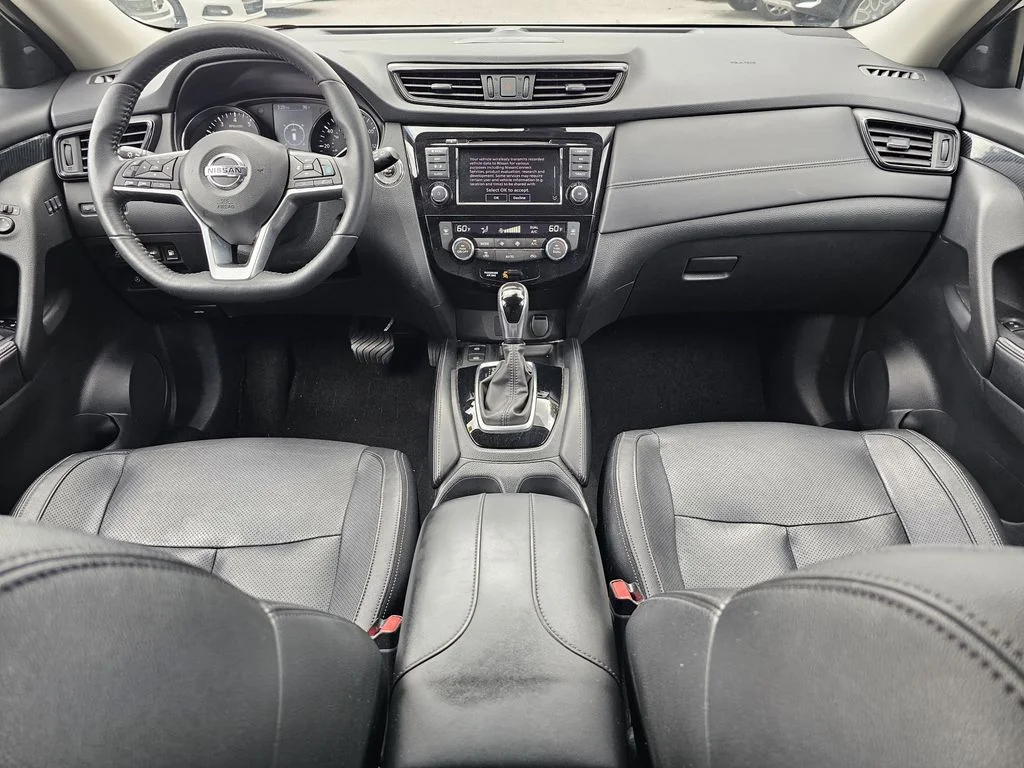 Used 2020 White Nissan SL image 12