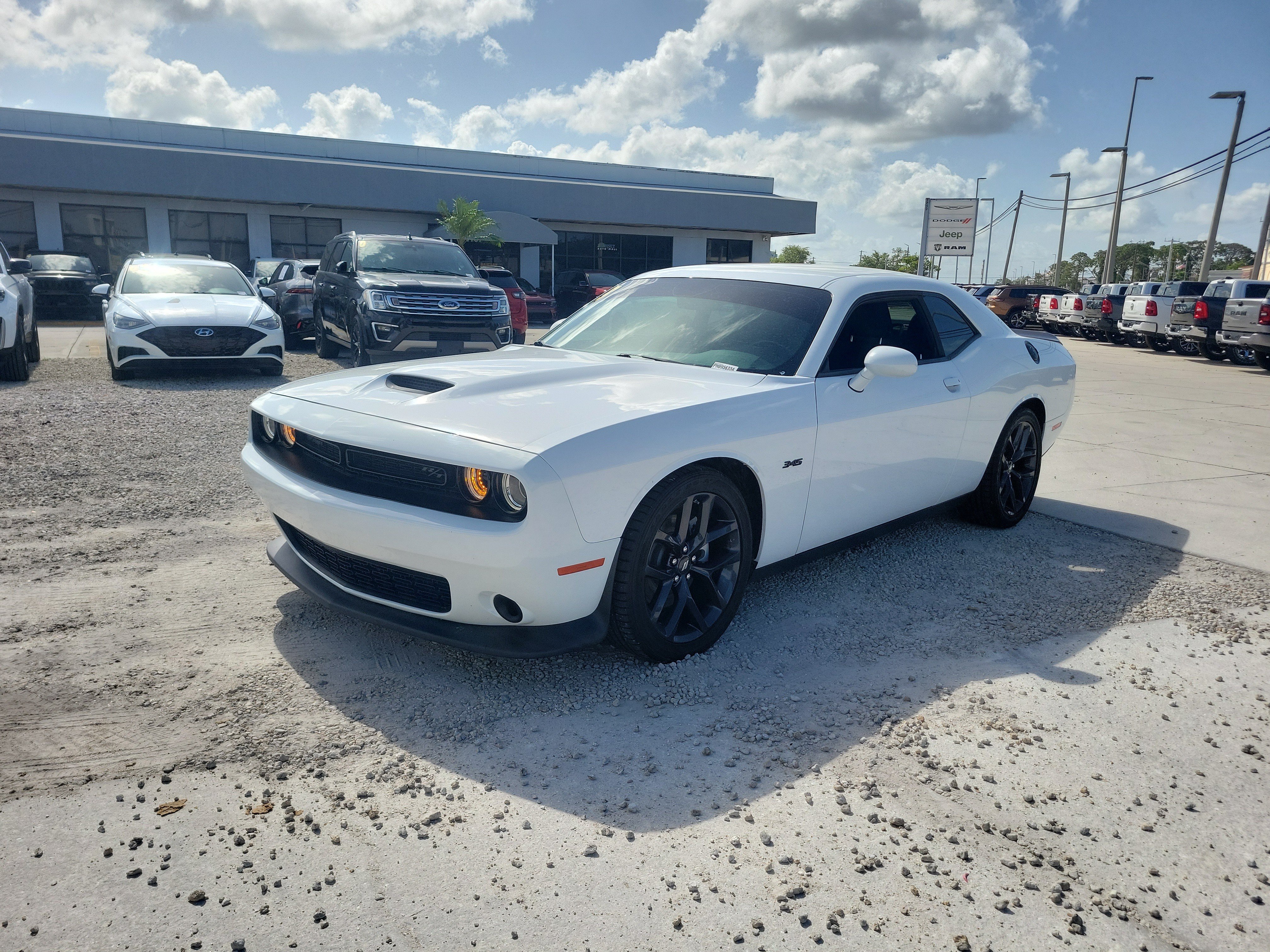 Used 2023 White Knuckle Clearcoat Dodge R/T image 4