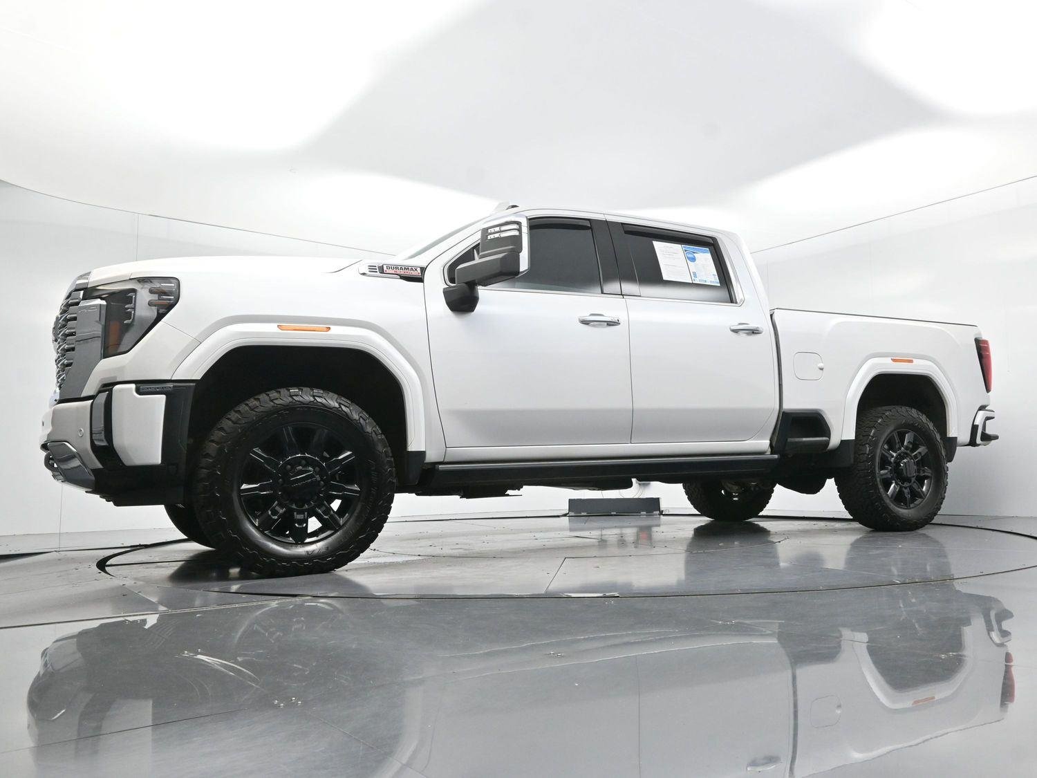 Used 2024 White Frost Tricoat GMC Denali image 51