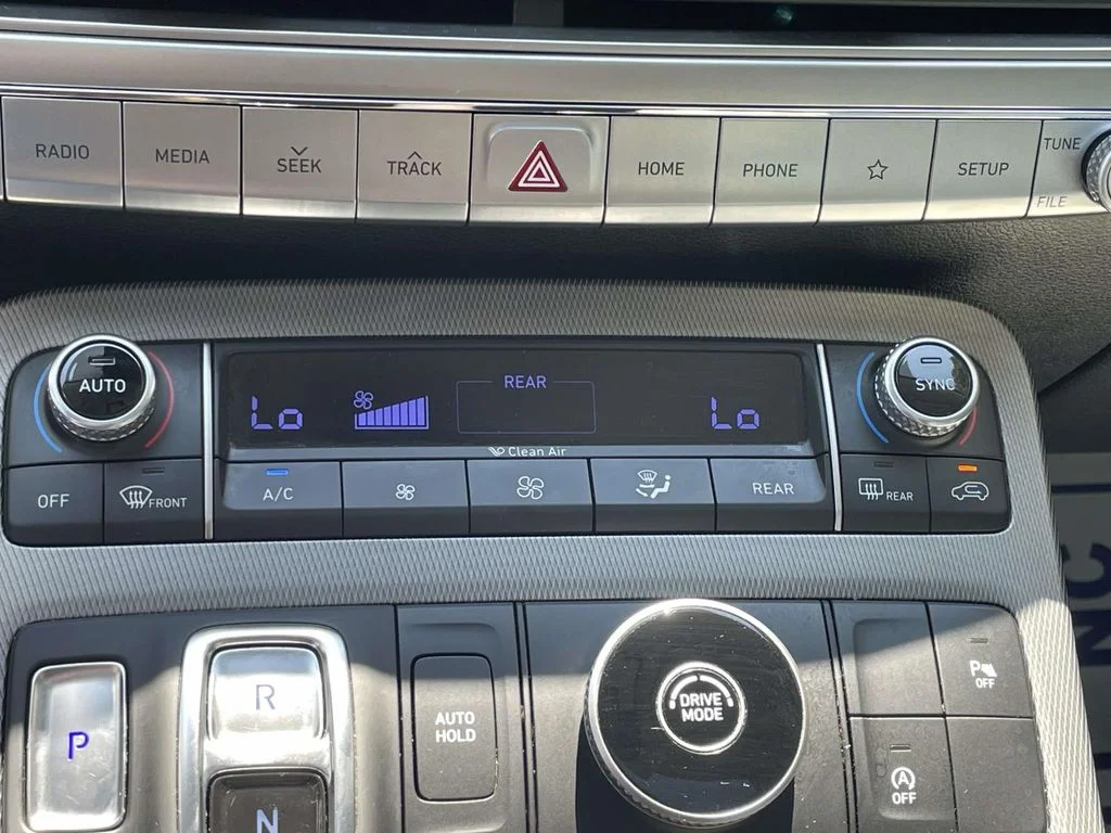 Used 2020 Green Hyundai SEL image 29
