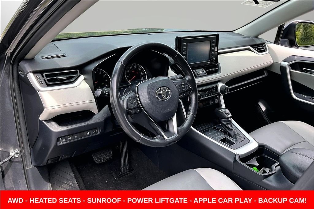 Used 2020 Gray Toyota XLE Premium image 17