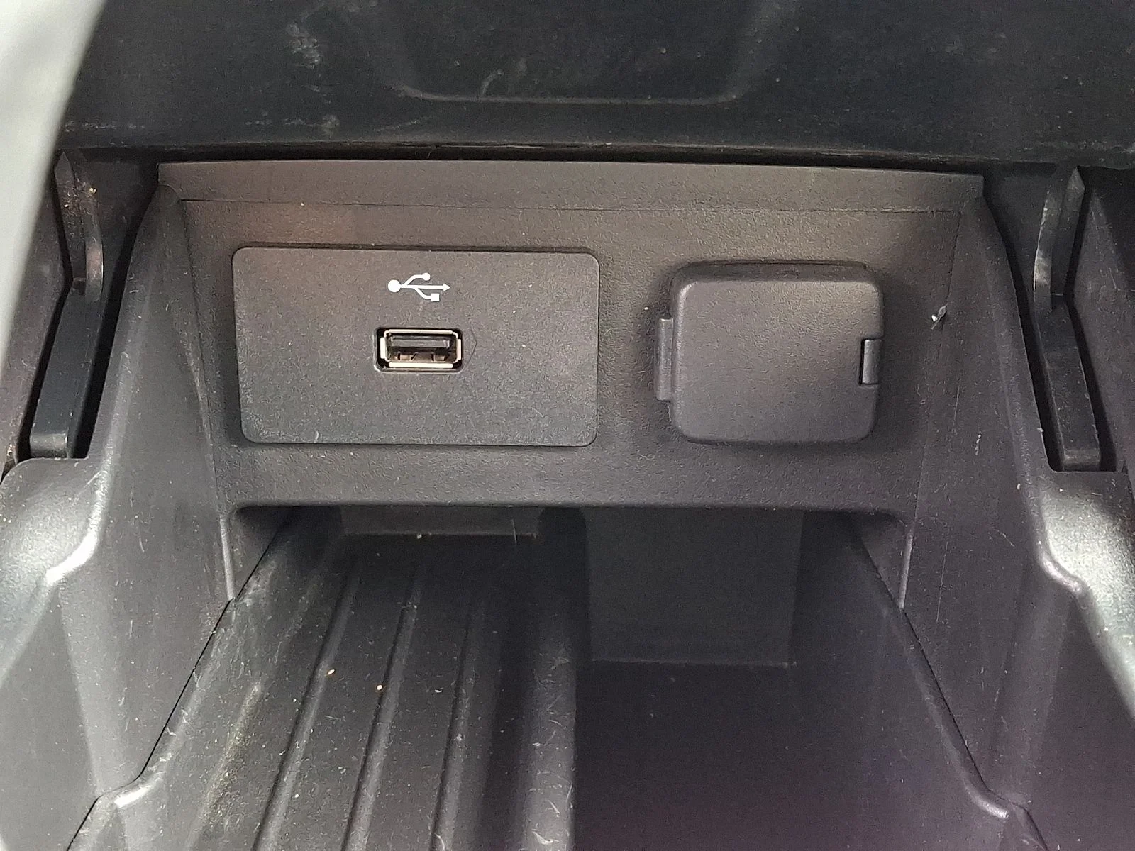Used 2018 Blue Ford XLT image 25