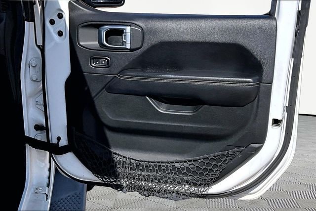 Used 2020 White Jeep Unlimited Sahara image 19