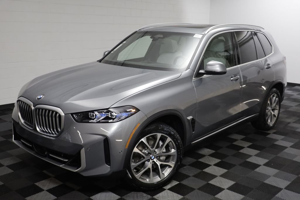New 2026 Skyscraper Grey Metallic BMW xDrive40i image 2