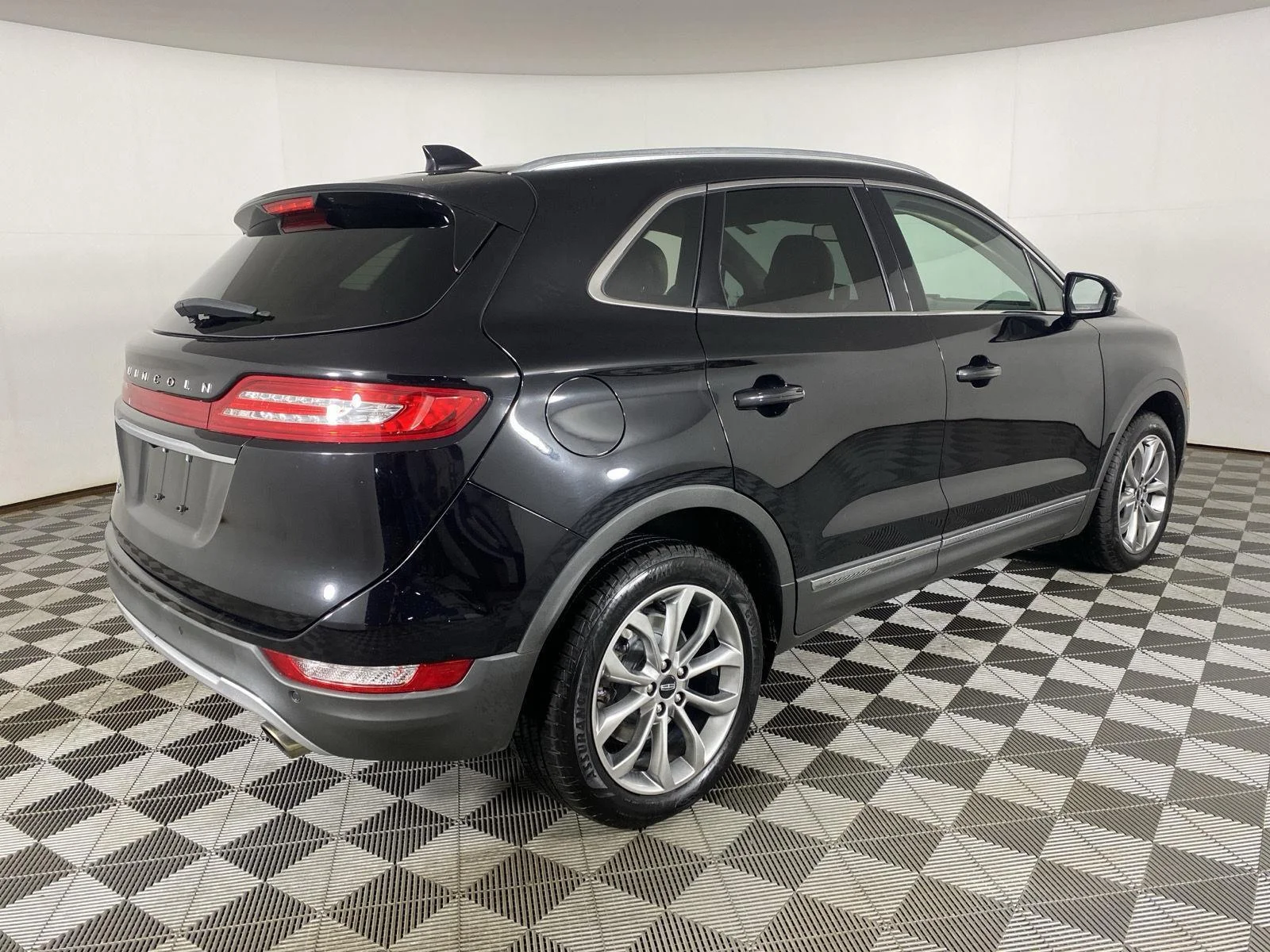 Used 2019 Infinite Black Metallic Lincoln Select image 7