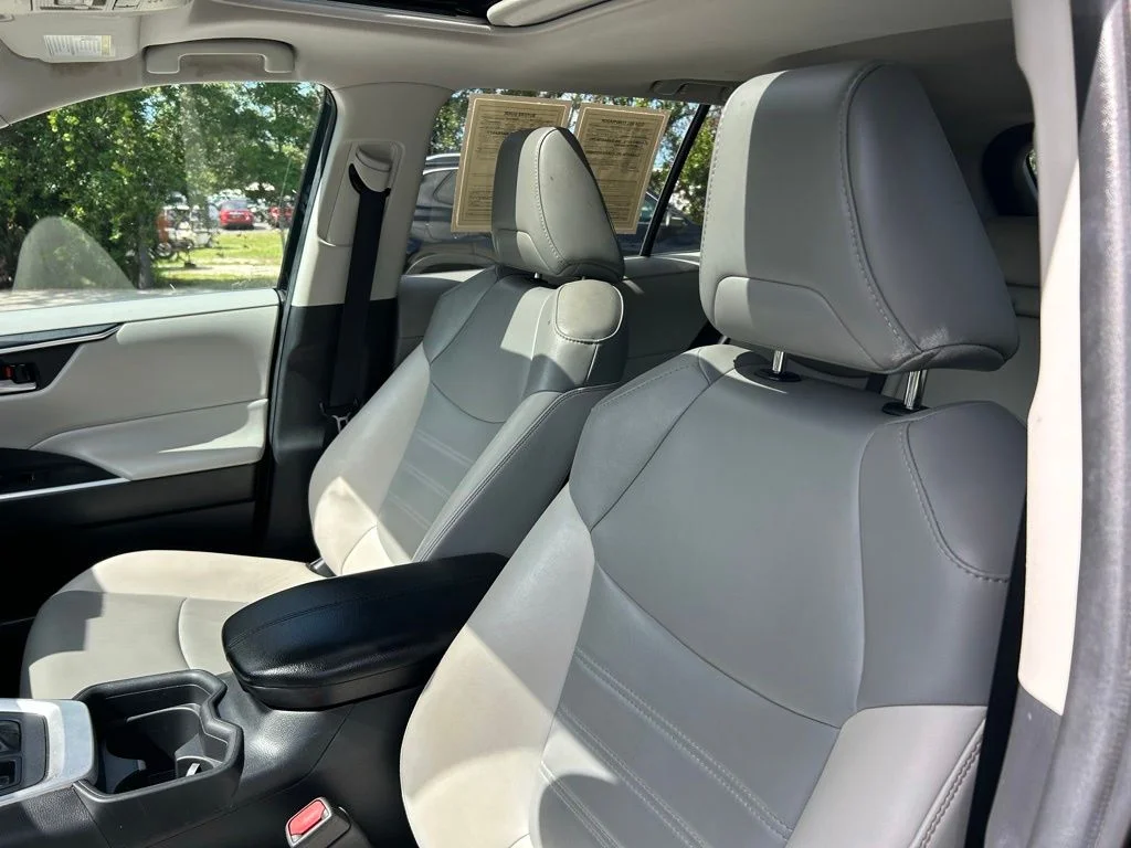 Certified Used 2019 Midnight Black Metallic Toyota XLE Premium image 20