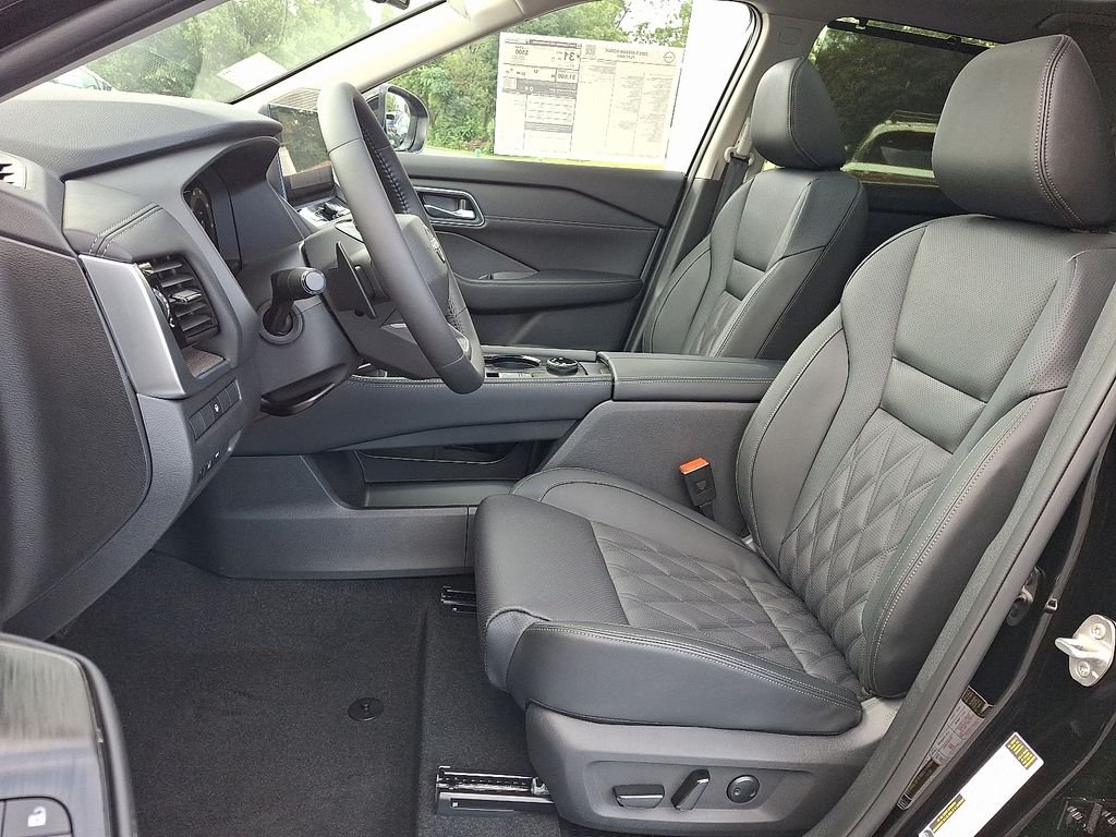 New 2026 Black Nissan Platinum image 9