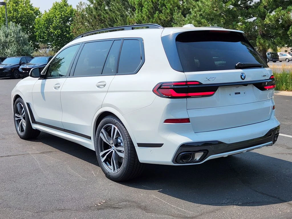 New 2027 Alpine White BMW xDrive40i image 3