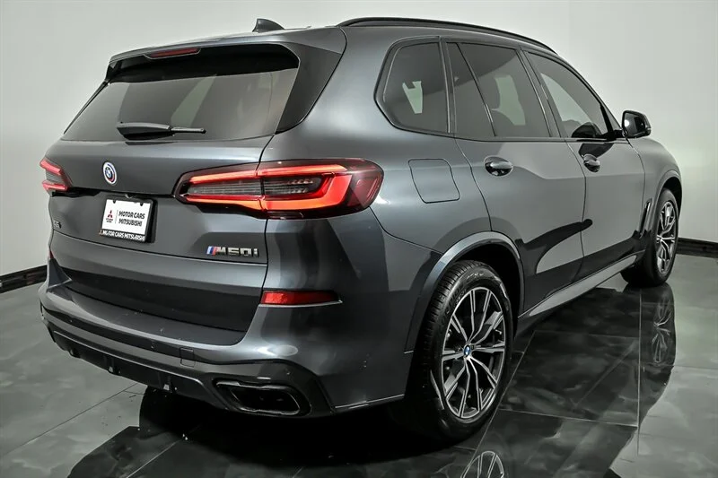 Used 2022  BMW M50i image 9