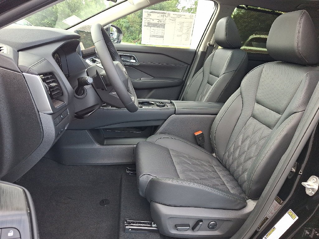 New 2026 Super Black Nissan Platinum image 9