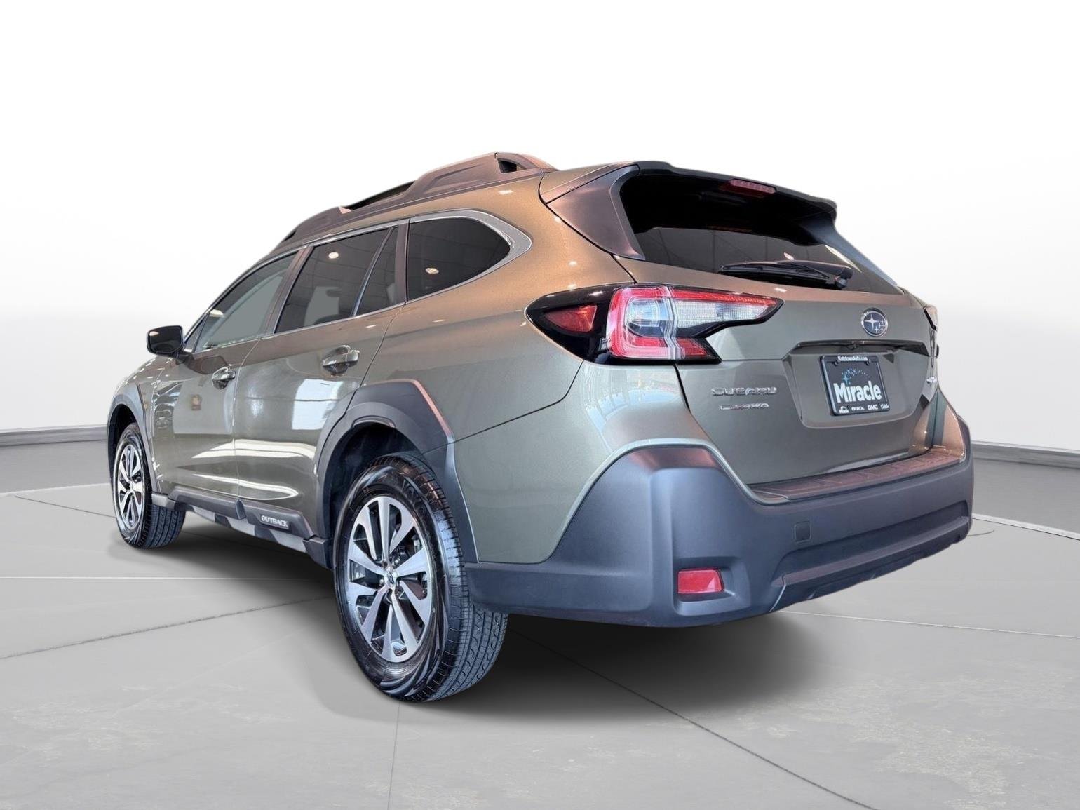 Used 2025 Autumn Green Metallic Subaru Premium image 6