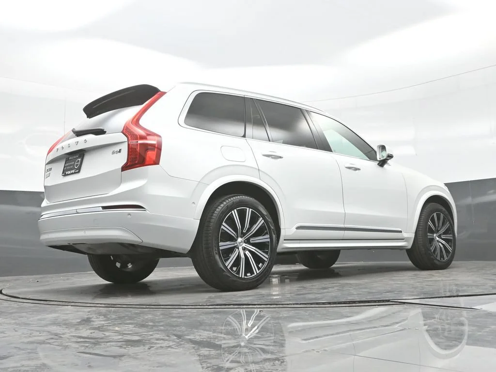 Certified Used 2023 Crystal White Volvo Plus image 31