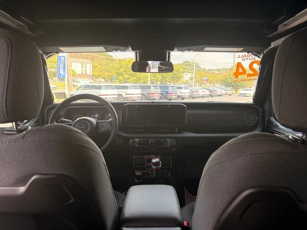 Used 2024  Jeep Rubicon image 17