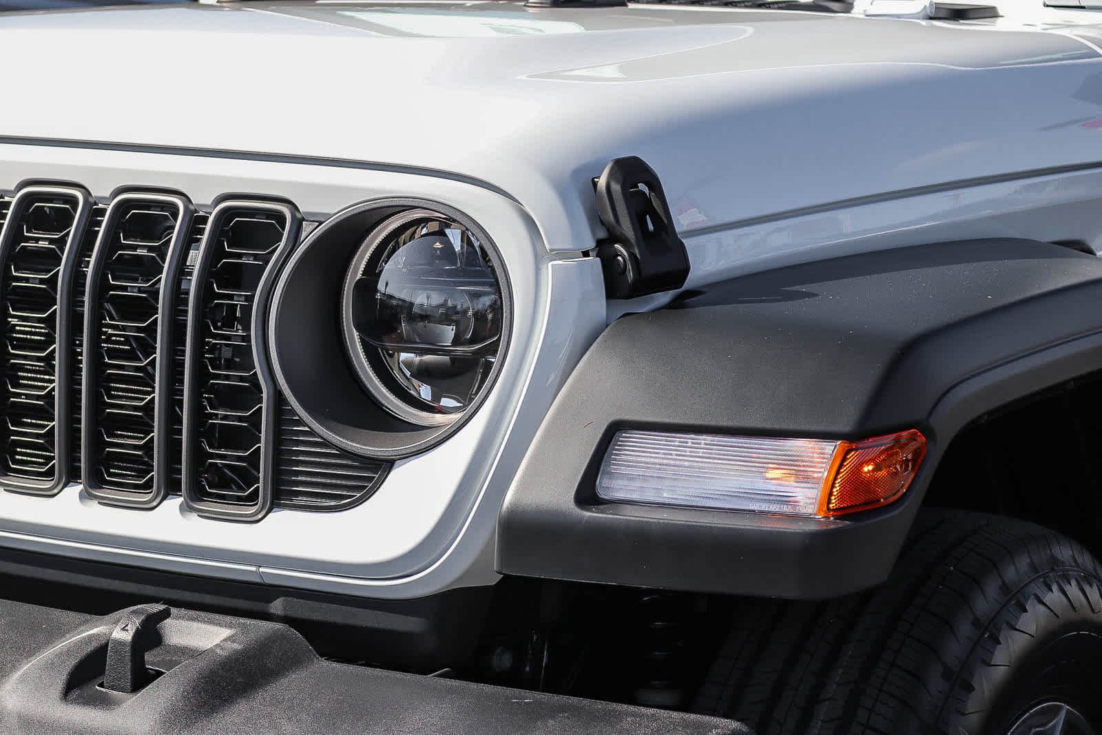New 2027 Bright White Clear-Coat Paint Jeep Sport S image 8