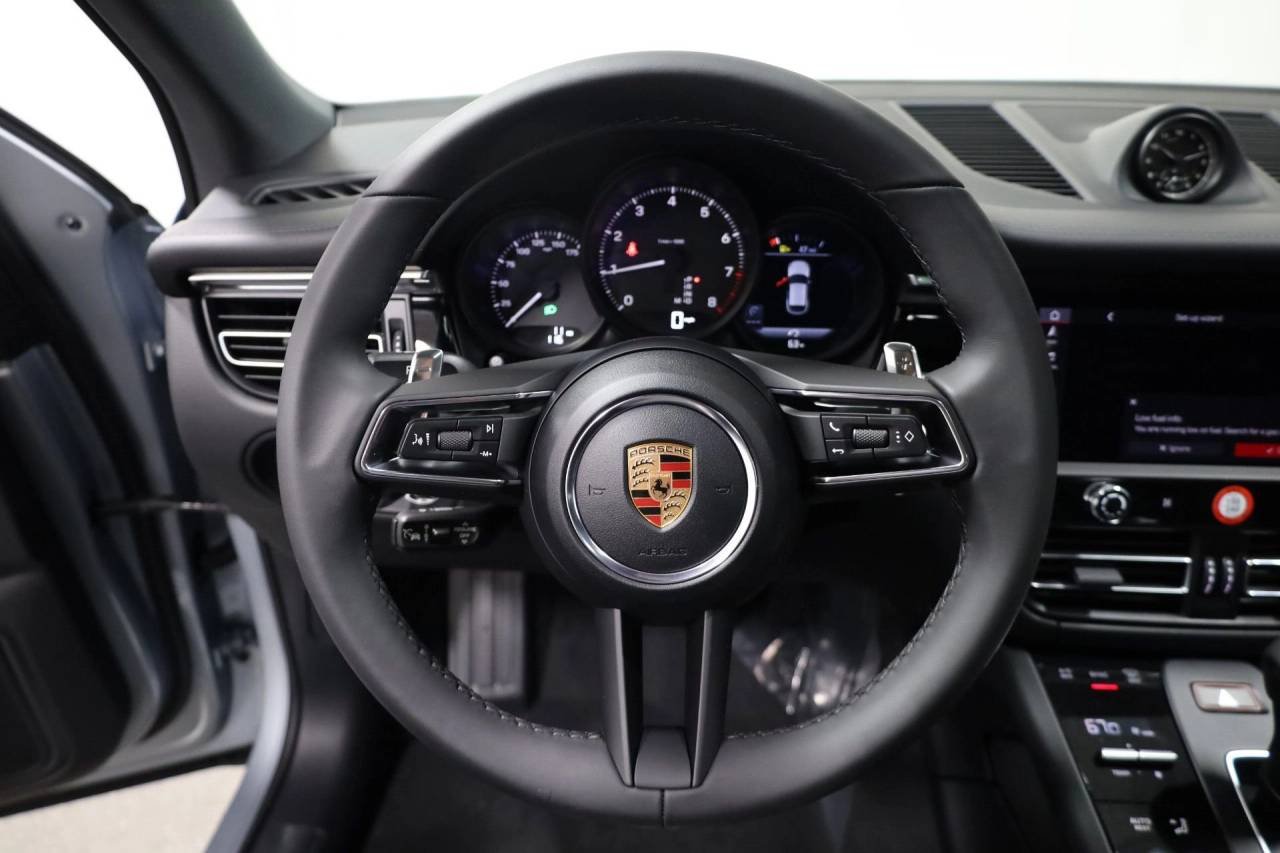 2026 Porsche Macan T - Photo 25