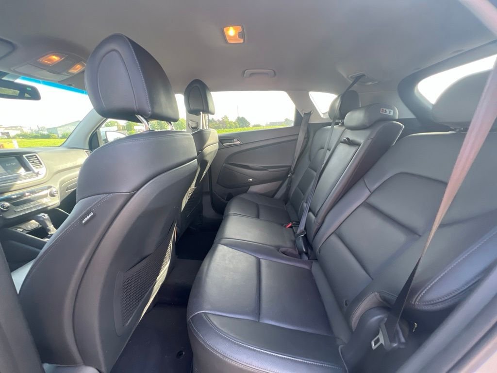 Used 2018 Molten Silver Hyundai SEL Plus image 9