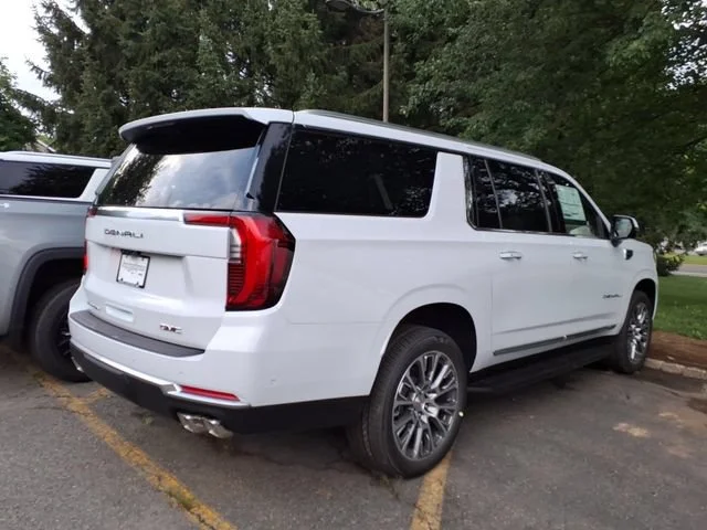 2026 GMC Yukon XL Denali - Photo 6