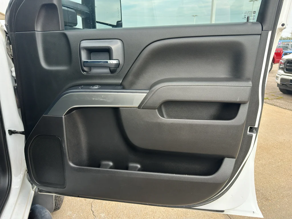 Used 2018 Summit White Chevrolet LT image 16