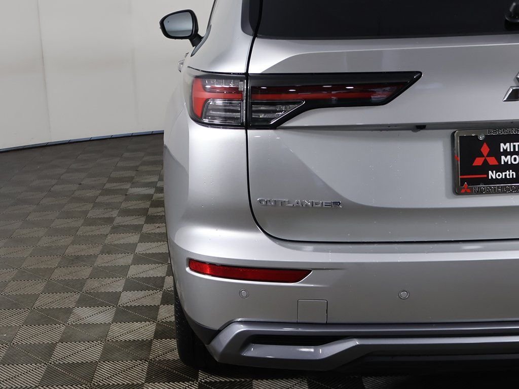 New 2026 Silver Mitsubishi SE image 17