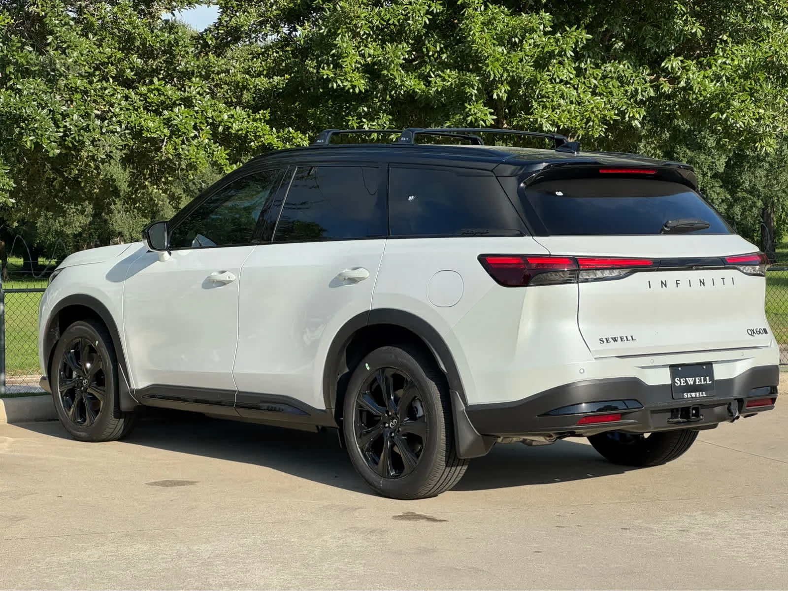 New 2027 2T RAD WHT INFINITI Autograph AWD image 4