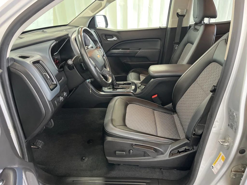 Used 2020 Silver Chevrolet Z71 image 3
