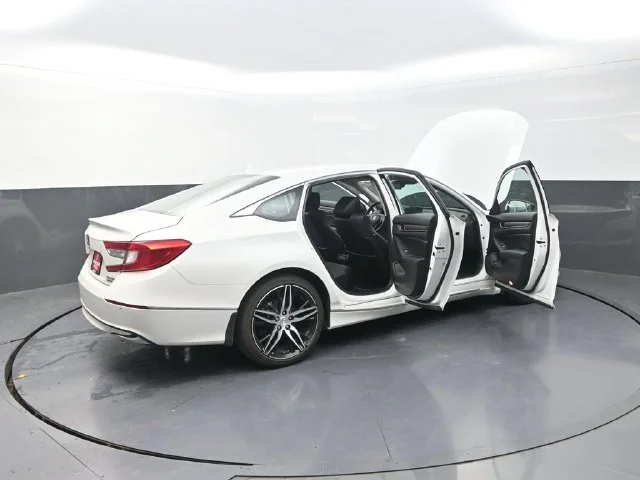 Used 2021 White Honda Touring image 45