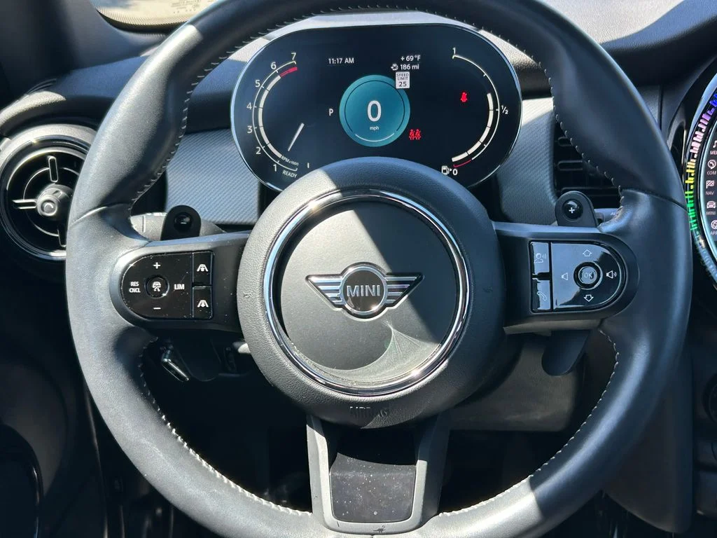 Used 2022 MINI Yours Enigmatic Black met MINI Iconic image 18