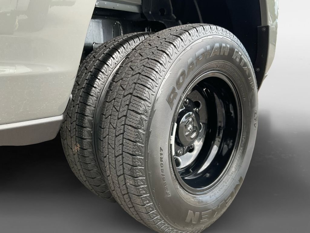New 2027 Ceramic Gray Clear-Coat Exterior Paint RAM Big Horn image 8