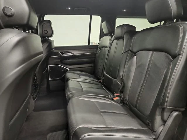 2024 Jeep Wagoneer L Series II - Photo 33