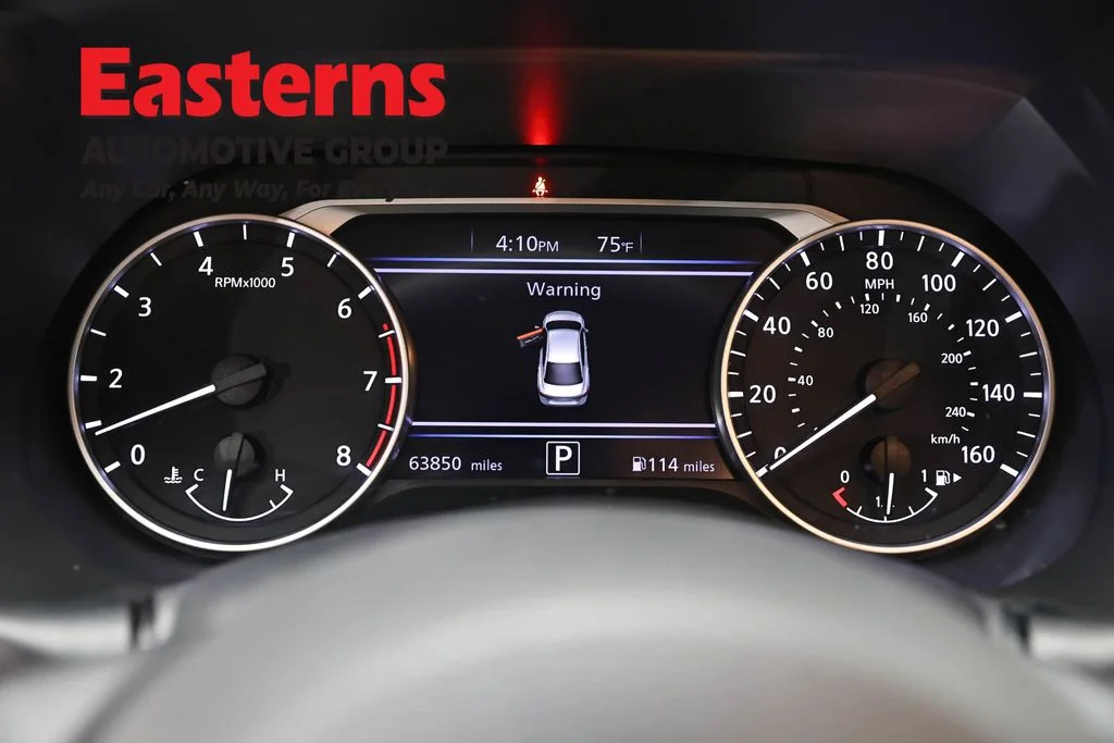 Used 2020 Red Nissan SR image 18