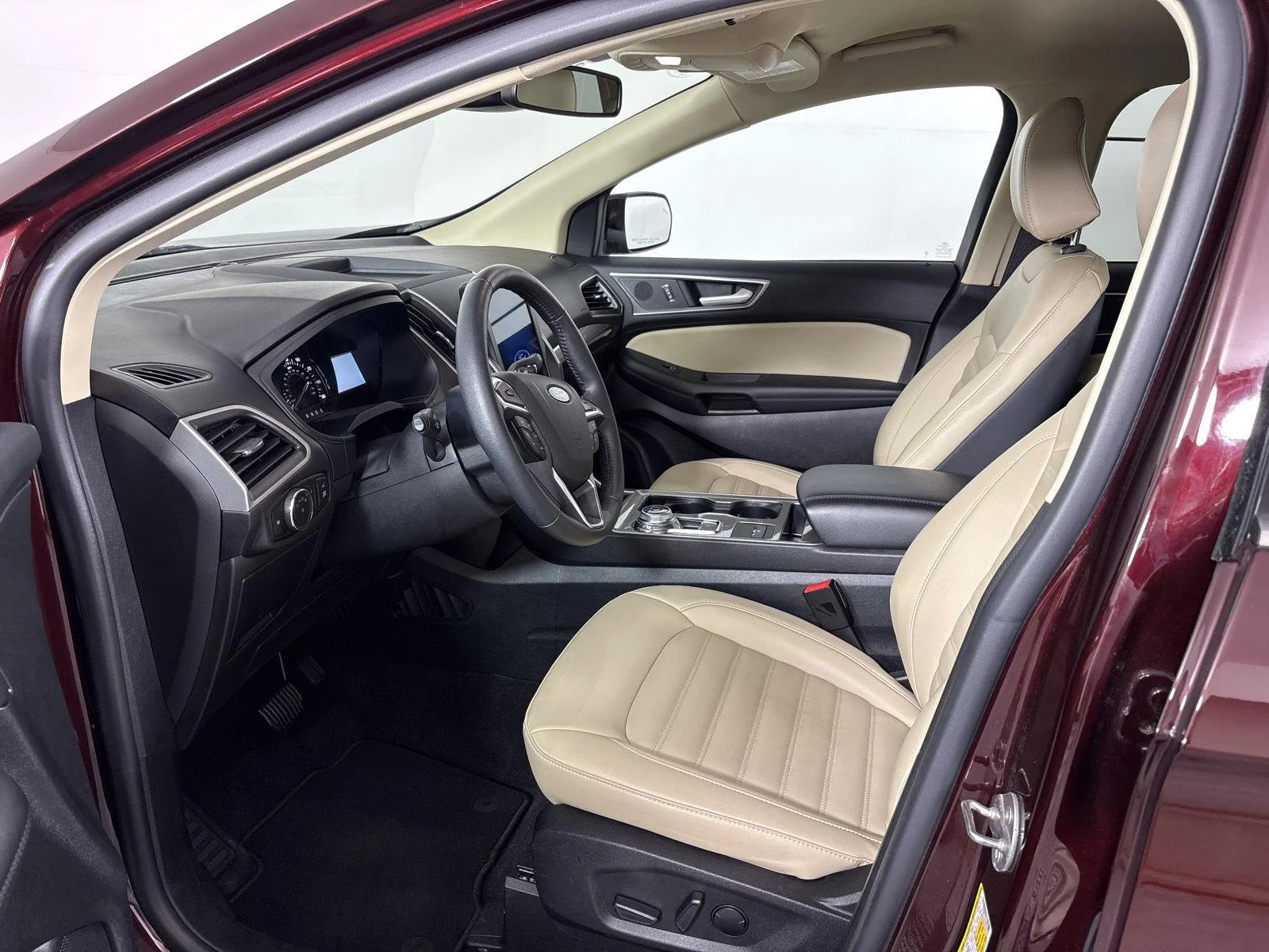 Used 2024 Burgundy Velvet Metallic Tinted Clearcoat Ford SEL image 5