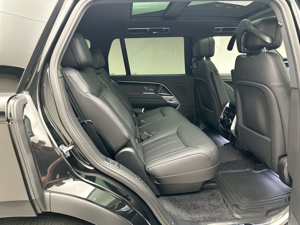 New 2026 Santorini Black Land Rover SE image 15